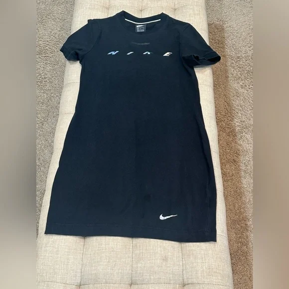 Nike Women’s Bodycon Essential Dress - Size Large - BLACK - good condition - Picture 3 of 13